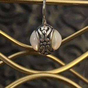 Silpada SINGLE EARRING Sterling Silver and
Mother of Pearl